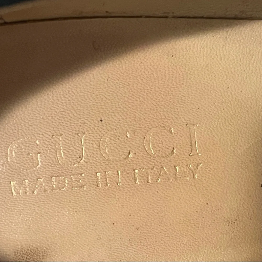 GUCCI Black Leather Block Heels Size 8 1/2 B Gold Tone Bar Across Toes Y2K - Picture 10 of 12